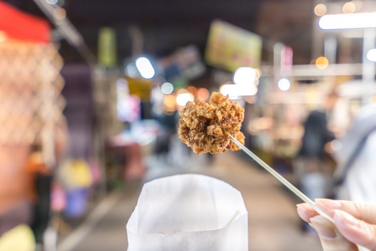 ▲鹹酥雞可說是台灣國民宵夜，是許多老饕在夜晚嘴饞時的果腹首選。（示意圖／Shutterstock）