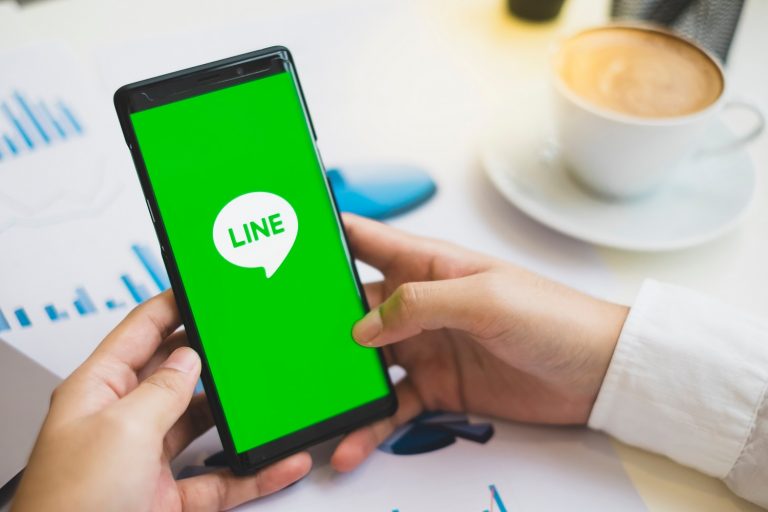 ▲台灣不少人都用LINE當作通訊軟體，可以拿來談公事、聊天傳訊，非常方便。（圖／Shutterstock）