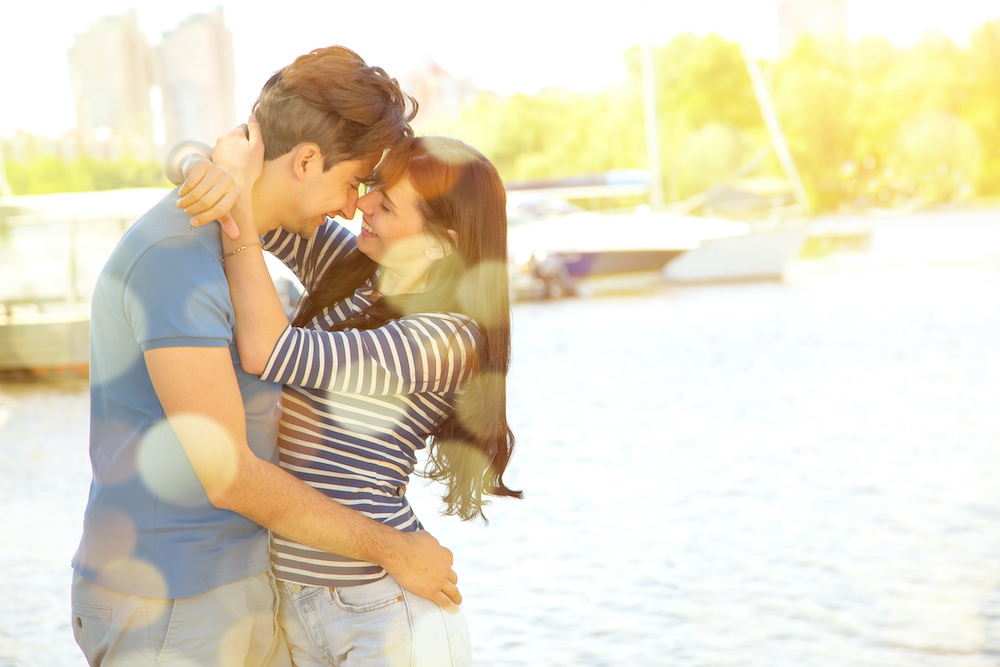 ▲用你喜歡的擁抱方式，來看你對感情的偏好！（圖／Shutterstock）