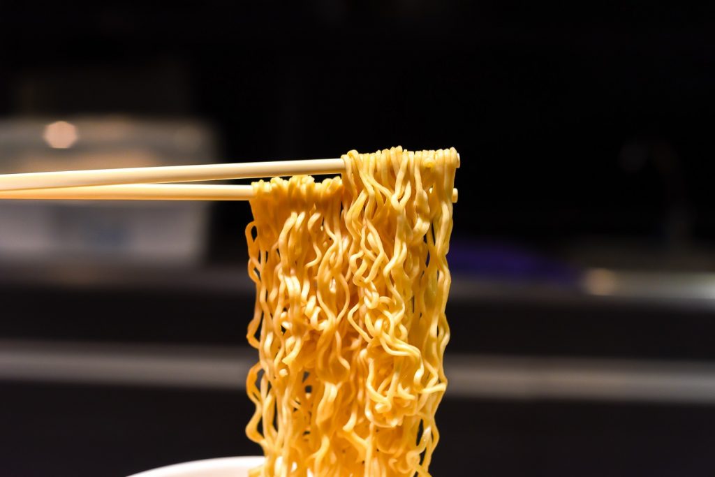 ▲煮泡麵放什麼才絕配？食客吐出「獨家秘方」。（圖／Shutterstock）