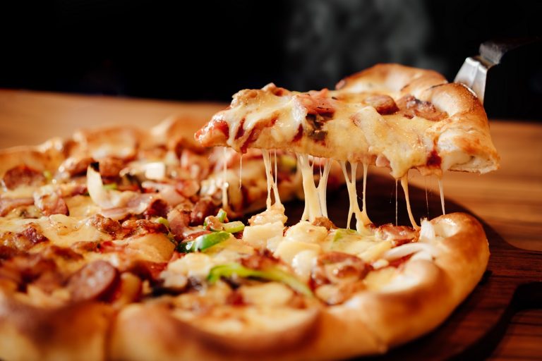 吃披薩一定要加「芝心餅皮」？老饕分享「超爽隱藏吃法」：滿足又解膩
