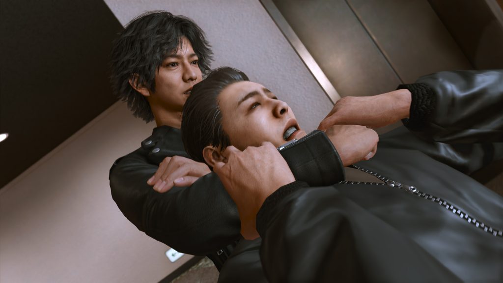 趁敵人無法行動時，不發一絲聲響地由背後接近即可在瞬間解決敵人，或是使其失去反抗能力。另外，被警戒狀態中的敵人發現時就會被追捕，此時要擺脫敵人就很困難。