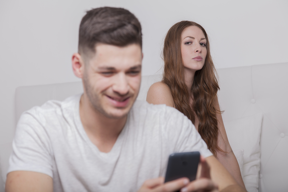 ▲雙子這星期也容易陷入一些較為不道德的感情關係或是性關係，建議三思而後行。（圖／Shutterstock）