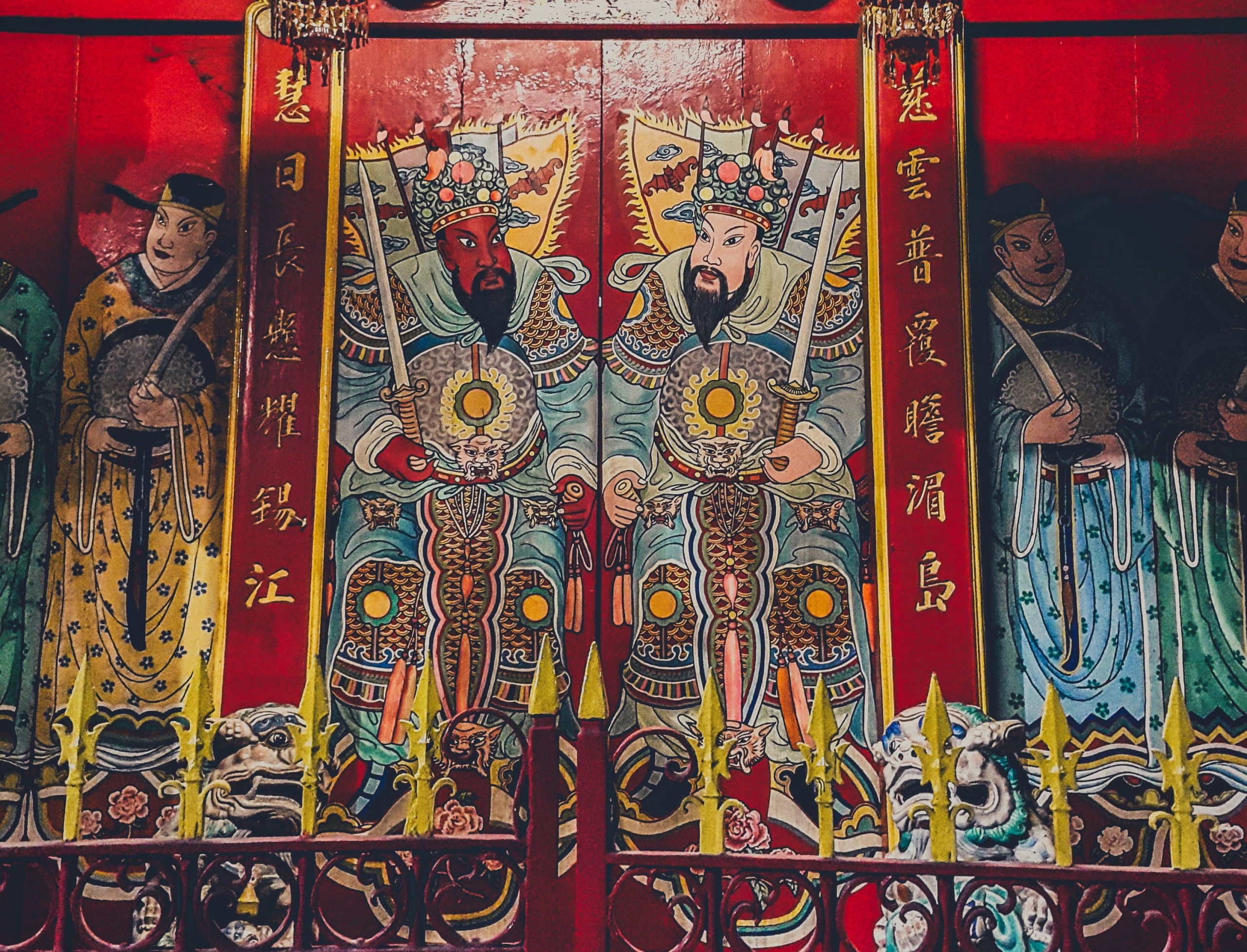 廟宇的門片上多半繪有門神圖像。（圖／piqsels）
