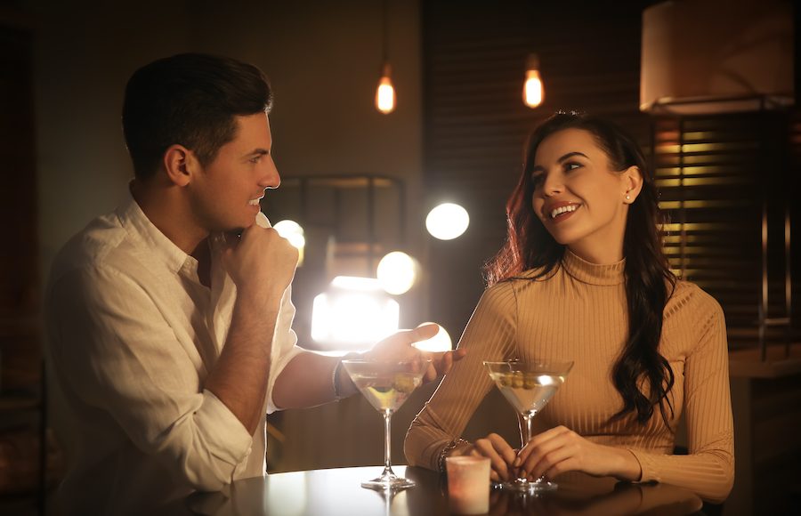 ▲想要拉長熱戀的效期，並擁有一段健康穩健的感情狀態，學會在談戀愛時依舊保有單身的意識，就是關鍵！（圖／Shutterstock）