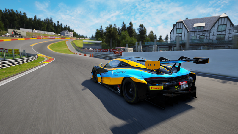  在 SPA 賽道上狂飆，享受彎曲與起伏變化競速樂趣