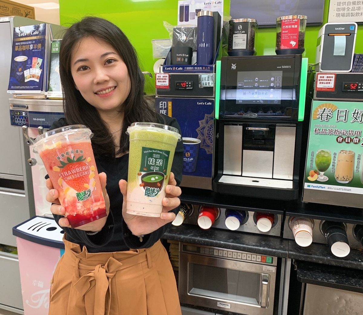 ▲歡慶羽球雙打奪金，全家便利商店推出優惠。（圖／業者提供）