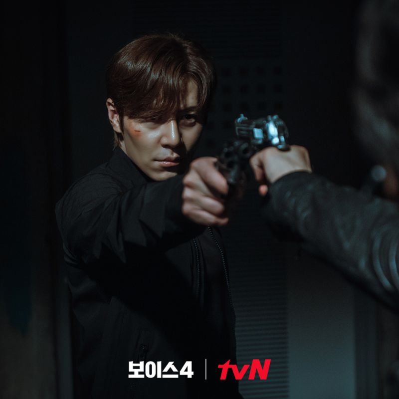 ▲李奎炯結局中跟宋承憲槍戰。(圖/tvN)