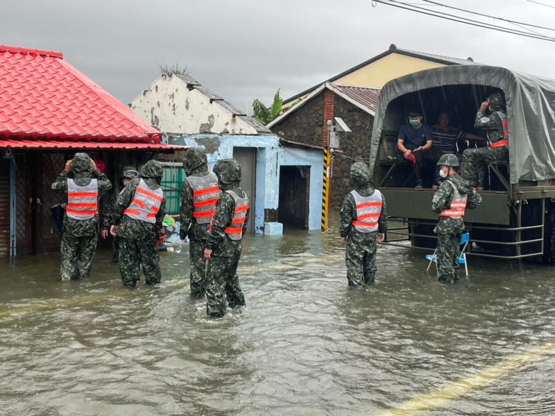 盧碧颱風豪雨致災　國軍第四作戰區派66員進駐4區馳援
