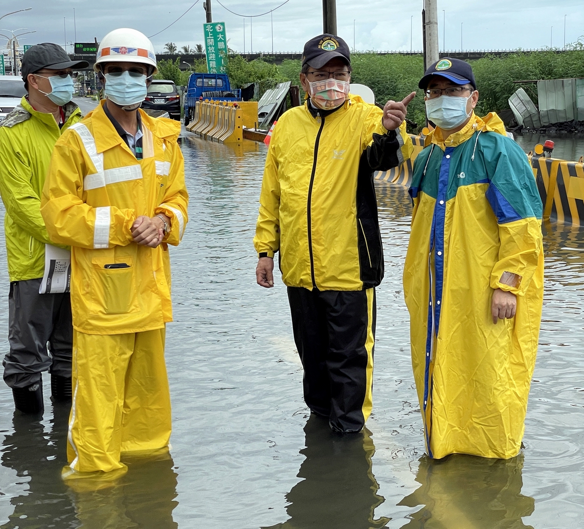 ▲林邊鄉台17線以往為易淹水地區，縣府為解決水患，逐年編列經費進行南埔埤排水改善工程，公路總局三工處也配合道路加高改善及公路橋樑改建工程。（圖／屏東縣政府提供, 2021.08.01）