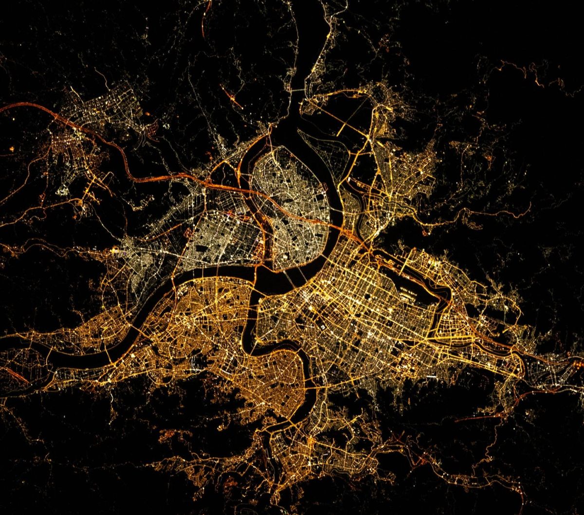 ▲國際太空站7月26日所拍攝的台北都會區夜景。（圖／翻攝自ISS83臉書）