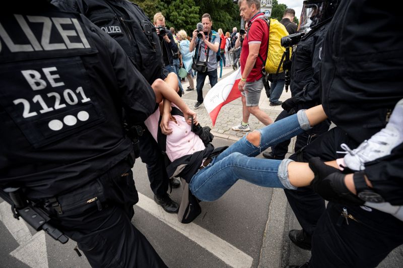 德國民眾不滿防疫禁令上街頭　柏林爆發警民衝突
