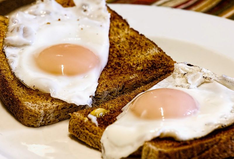 ▲《小楊聊美食》表示，煎蛋只要多「1步驟」，立刻變得又香又嫩。（示意圖／翻攝自Pixabay）
