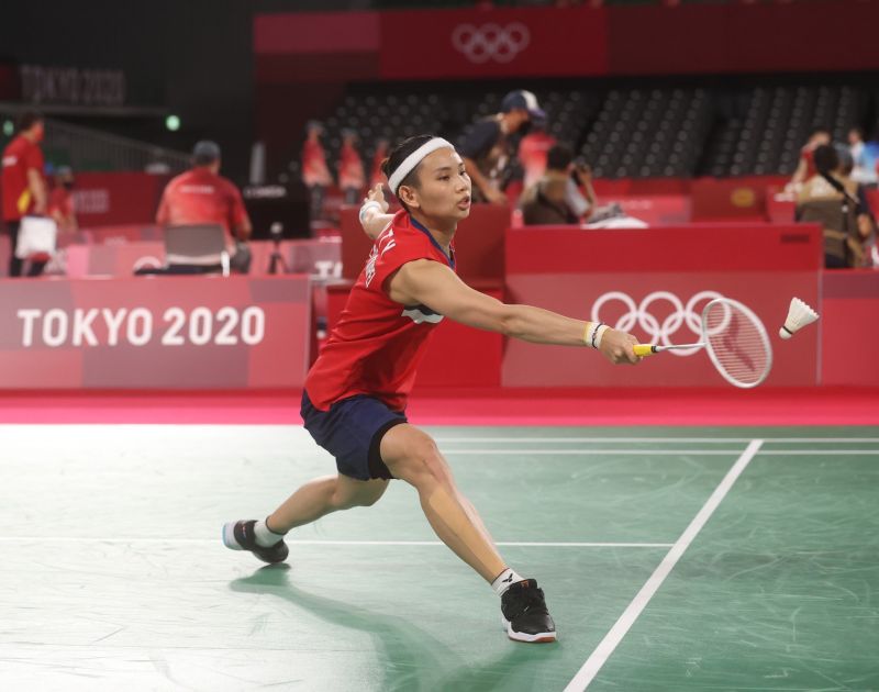 合庫銀行羽球選手「世界球后」戴資穎在8月1日東京奧運羽球女單金牌戰,合庫提供奧運獎金40萬元、記功獎勵及晉升一職等並加薪,每月再就薪資津貼中舫營養費加碼4萬元,為期2年,總獎金約150萬元。(圖/合庫銀行提供)