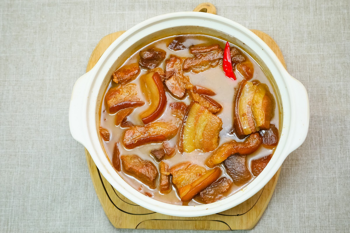 ▲疫情間民眾為求安全，許多上班族飲食以居家自煮為主，減少出門頻率。（圖／資料照片）