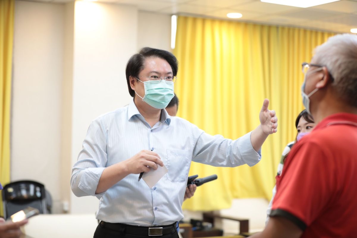 ▲身為基隆高中校友的林右昌認為，台灣羽球國手能在東奧奪牌，可以說是「20年磨一劍」。（圖／基隆市政府提供）