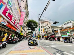 土城區 ▲土城區的中央路二段生活機能完善,為官方統計今年第二季房地交易熱絡街道第。(圖/NOWnews資料照片)