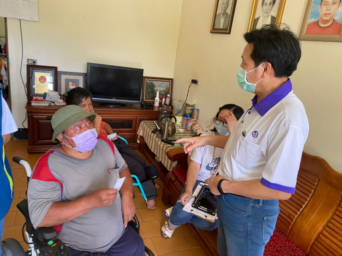 ▲鄭寶清強調紓困的重要性，建議振興方案要顧及弱勢邊緣人的痛苦，更要便利弱勢者使用。（圖／鄭寶清服務處提供）