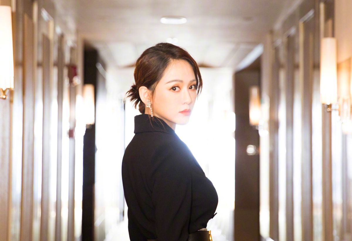 ▲當年在《薰衣草》中跑龍套的陳喬恩，如今已經是人氣超高的大明星。（圖／翻攝陳喬恩微博）