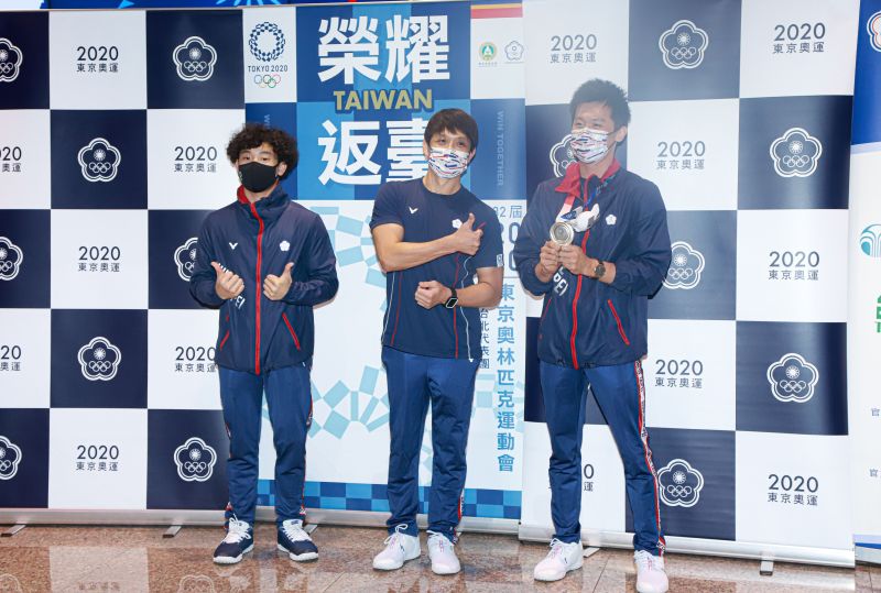 ▲體操教練林育信(中)李智凱、洪源禧。(圖/葉政勳攝)