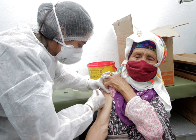▲世界衛生組織今天表示，北非國家突尼西亞的染疫死亡率高居全球第一，雖然目前可能已過最新一波高峰，但政府仍須加快疫苗接種速度。（圖／美聯社／達志影像）