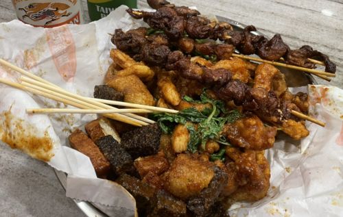 ▲原PO認為雞皮是鹹酥雞攤最不值得點的品項，不過貼文一出，老饕們則表示，其實「雞皮」才是看出店家功力的一項炸物。（示意圖／記者郭佩蓉 攝）