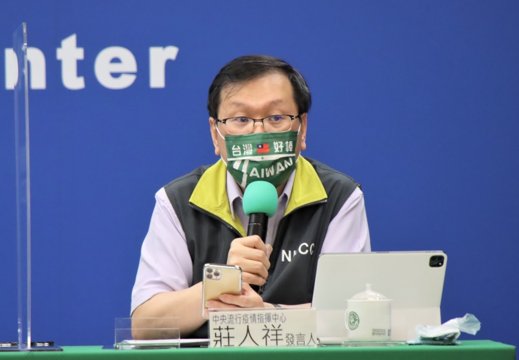 ▲指揮中心今（4）日說明，我國AZ與莫德納兩國外大廠疫苗剩餘數量，目前AZ還有超過93萬劑，而莫德納還有近66.7萬劑。（圖／指揮中心）