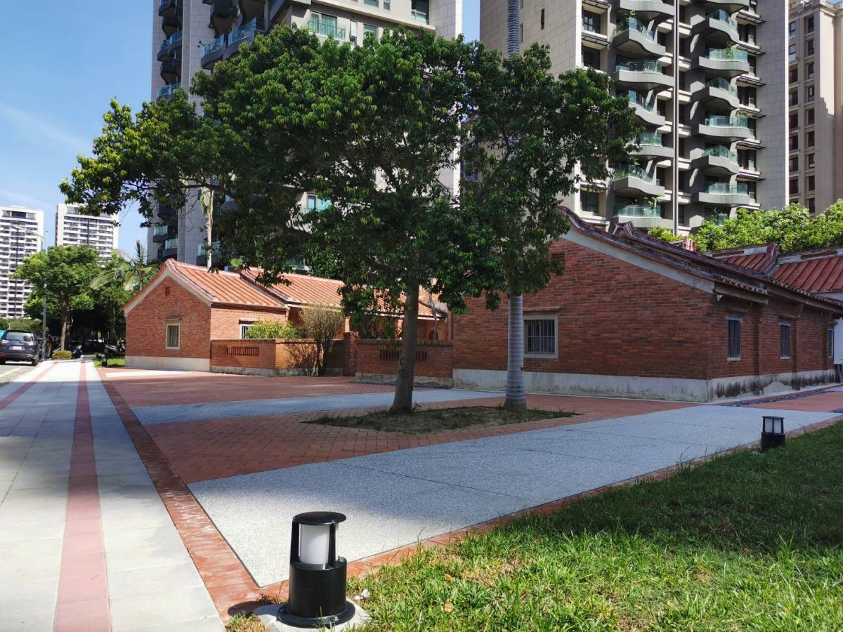 ▲新竹縣東興圳整體景觀再造計畫第二期工程已完工，汾陽堂仍保留古色古香樣貌。（圖／新竹縣政府提供）