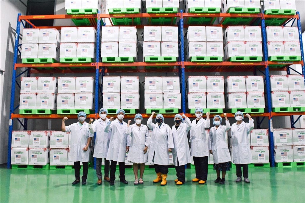 ▲美國迄今已捐逾1.1億劑COVID-19疫苗給65個國家，其中2776萬劑捐給東亞與太平洋國家，包括給台灣的250萬劑，8月底將再送出5億劑輝瑞疫苗，協助100個中低收入國家抗疫。圖為美國捐贈海外的疫苗。（圖／翻攝自USAsiaPacific推特）