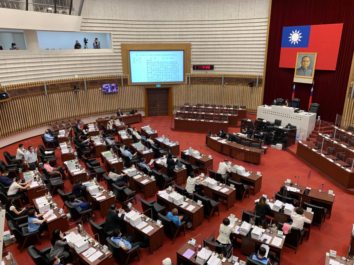 ▲高雄市議會國民黨團今日下午發布甲級動員，希望普發現金1萬的提案通過。（圖／記者鄭婷襄攝，2021.08.04）