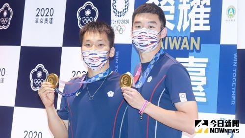 ▲2020東京奧運，台灣羽球代表隊光榮歸國，羽球男雙王齊麟、李洋繳出好表現，為台灣男雙奪得奧運史上第一面金牌。（圖／記者葉政勳攝 ）