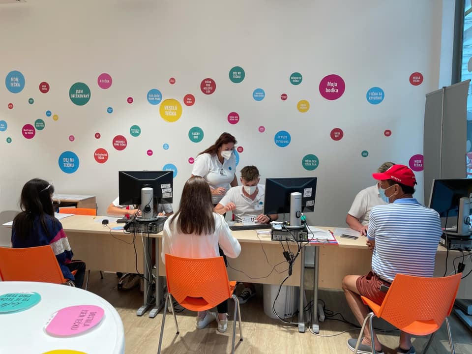 ▲郭台銘赴歐催促已採購的BNT疫苗，先在捷克施打疫苗。（圖／翻攝自郭台銘臉書專頁）