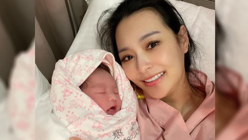 王思佳產女被冷落崩潰　怨富尪直盯女兒「沒看我半眼」
