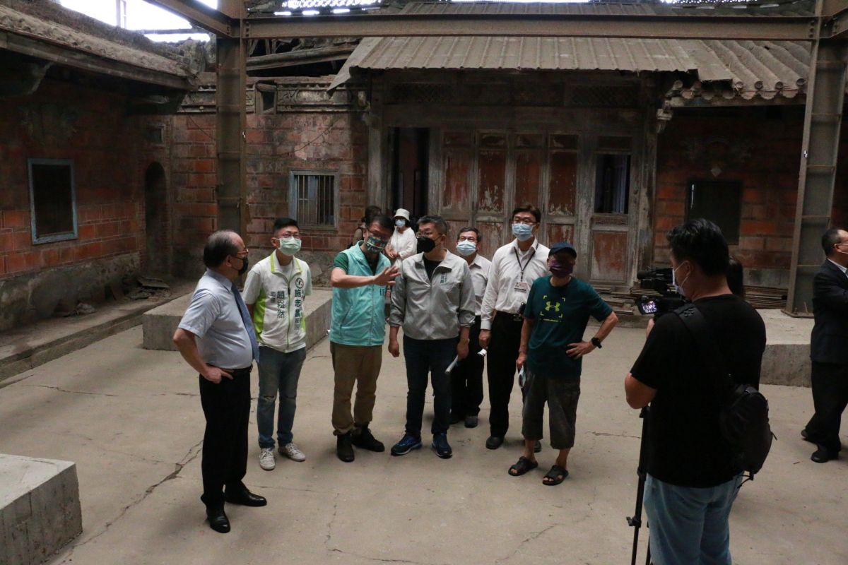 ▲中市海線古蹟「清水黃家古宅瀞園」及「大甲梁家古宅瑞蓮堂」，立法院副院長蔡其昌邀集相關單位會勘主體修復作業(圖／蔡其昌服務處提供2021.8.5)