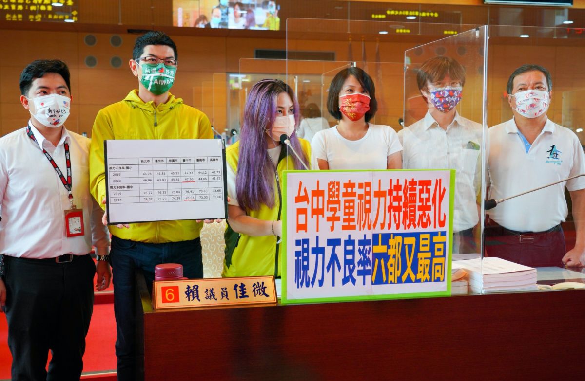 ▲台中市109學年的國小孩童視力不良率又再度六都最高，議員呼籲落實三原則(圖／柳榮俊攝2021.8.5)