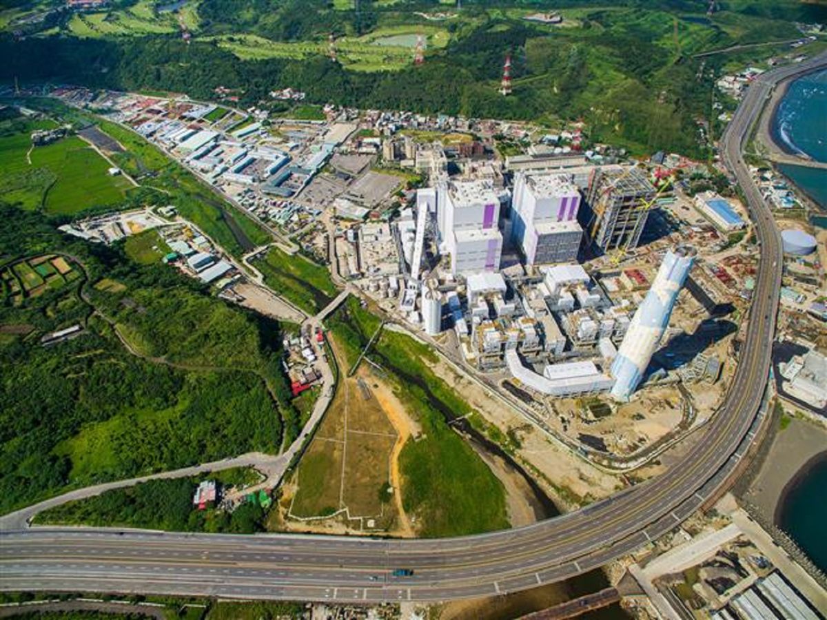 ▲台電今（17）日又表示，林口電廠1號機昨（16）日因破管停機檢修。這也是台電2週內第3部因為故障、安全為由停機機組， 影響供電能力290萬瓩。圖為林口電廠（圖／翻攝自台電官網）