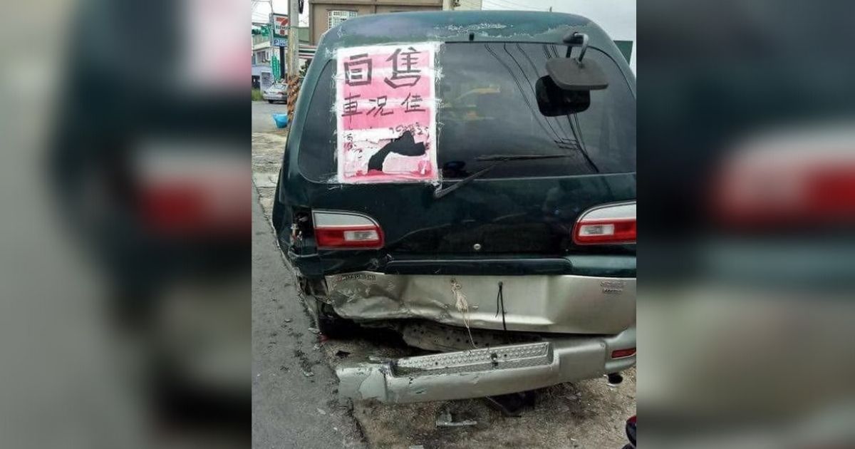 ▲網友在路邊看見一台貼著「車況佳」的破爛二手車。(圖/擷取自爆廢公社公開版)