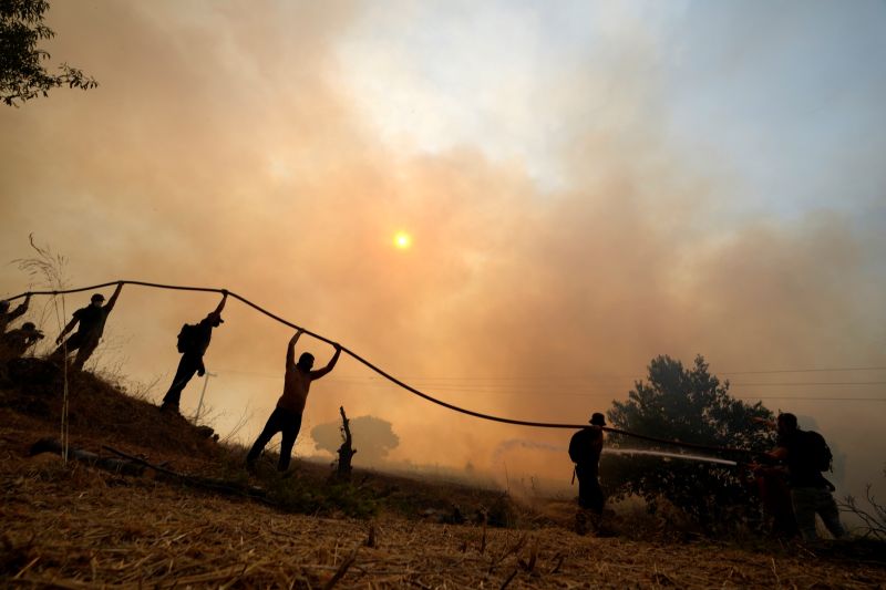 ▲創紀錄熱浪侵襲歐洲東南部，多國傳出森林大火。（圖／美聯社／達志影像）
