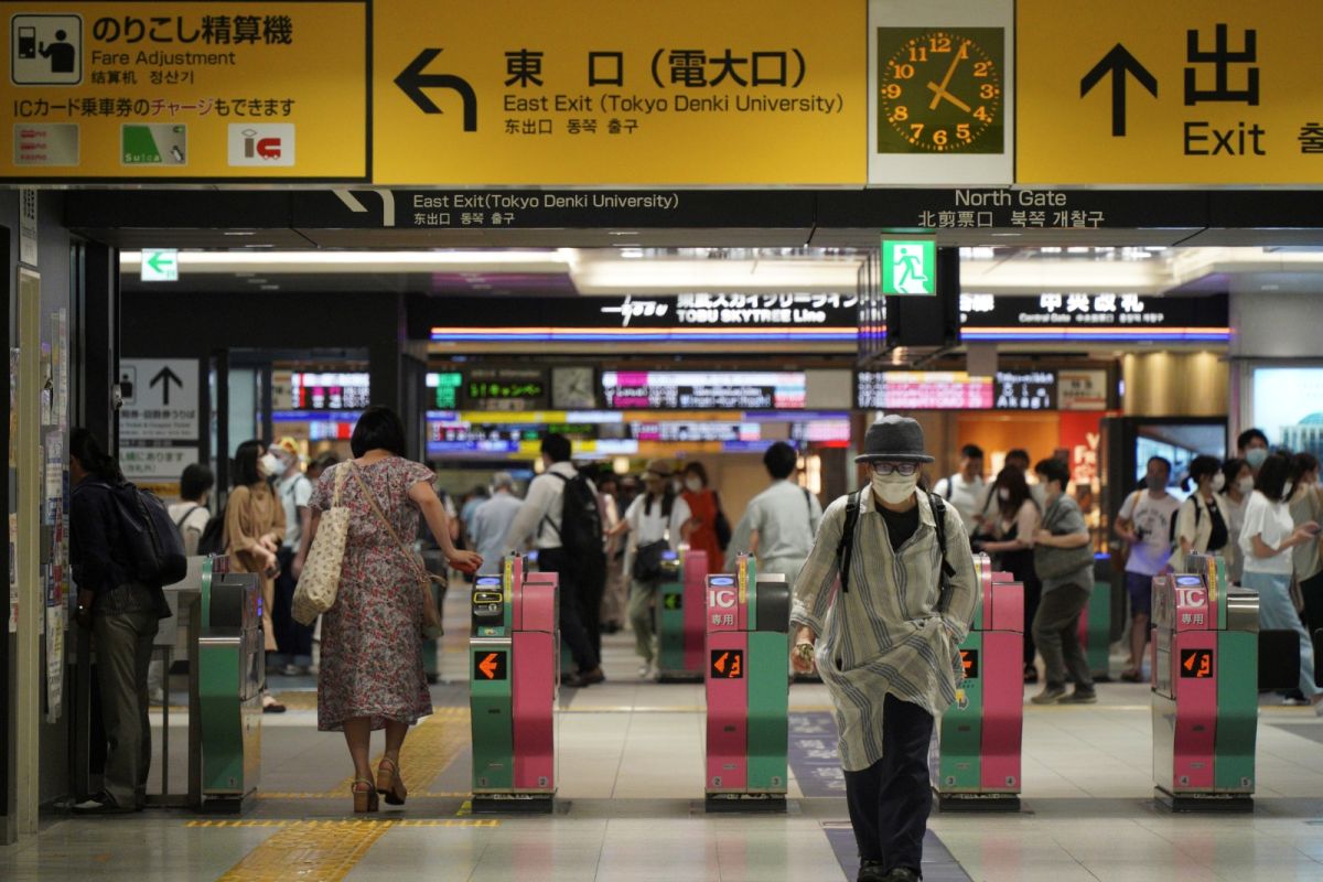 ▲日本發生電車號誌故障造成雙向列車停駛。示意圖。（圖／美聯社／達志影像）