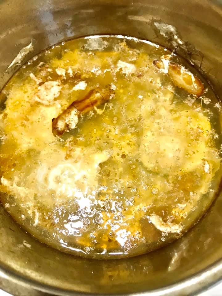 ▲網友分享阿嬤煮的「麻油荷包蛋湯」，引發共鳴。