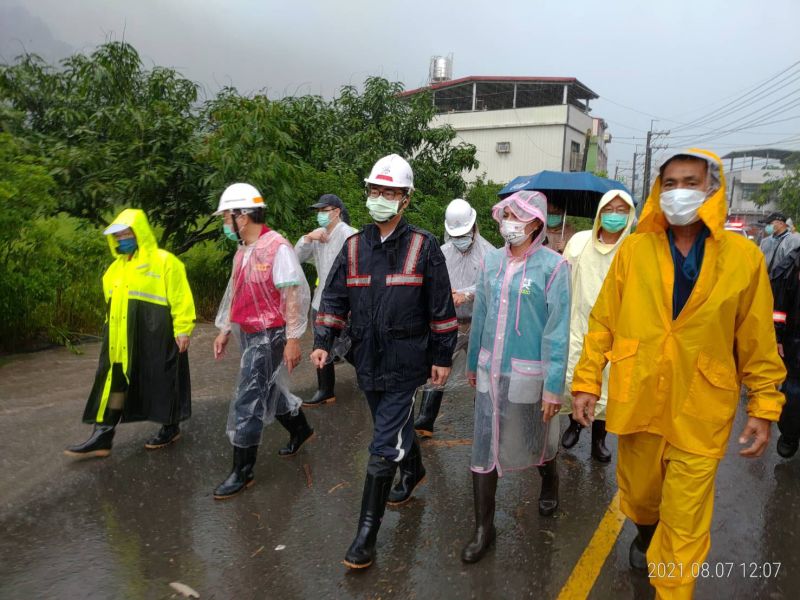 ▲陳其邁表示，這三天，山區就有區域雨量累積就達到1500毫米，水位逼近路面，高市府也正關注轄內各條溪流狀態，以確保市民朋友安全。(圖／高市政府提供)