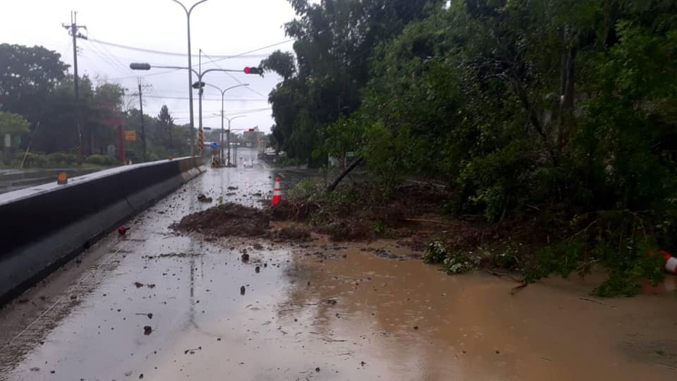 ▲熱帶性低氣壓及西南氣流影響，台南持續降雨，28條土石流警戒、撤離148人。（圖／取自黃偉哲臉書）