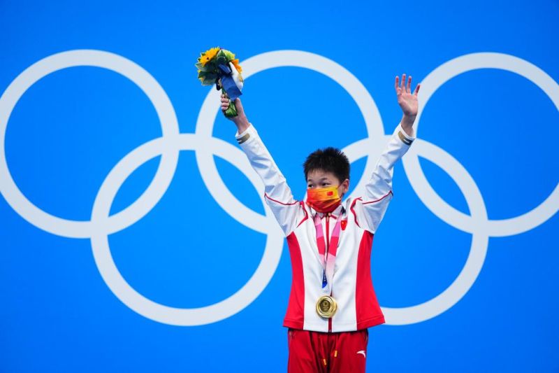 ▲中國14歲少女全紅嬋，5日在東京奧運中，以破世界紀錄的高分奪下女子跳水10公尺跳台項目金牌。（圖／翻攝自新華社）