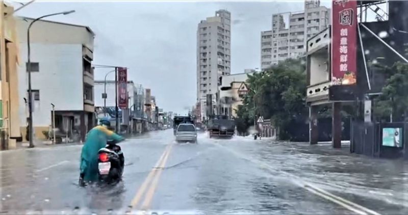 恆春半島3小時降雨近150毫米　多處淹水、道路中斷
