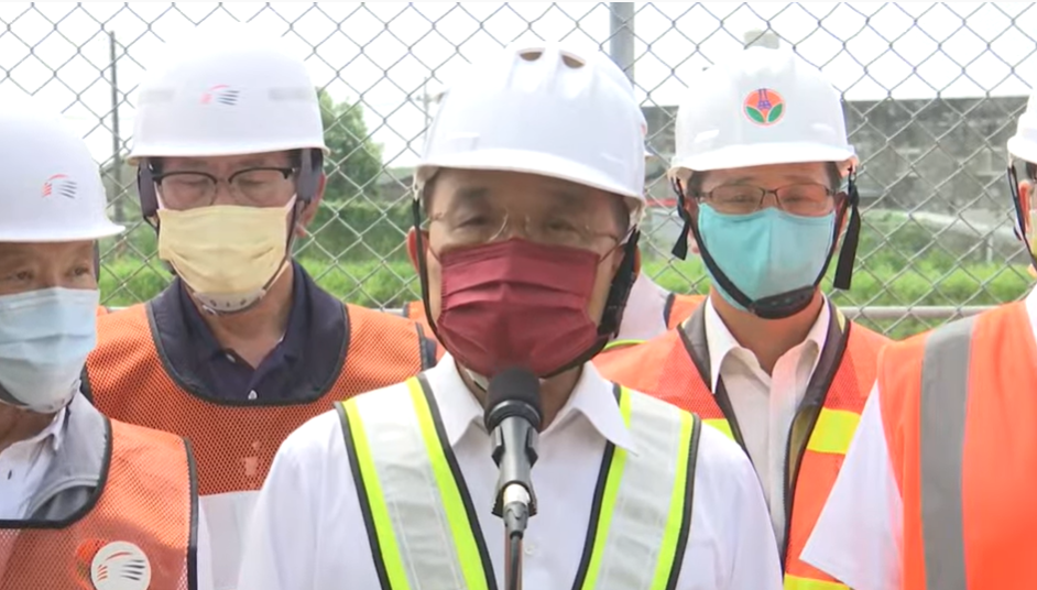 ▲蘇貞昌赴苗栗視察高鐵邊坡滑動搶修情形。（圖／翻攝自共訊畫面）