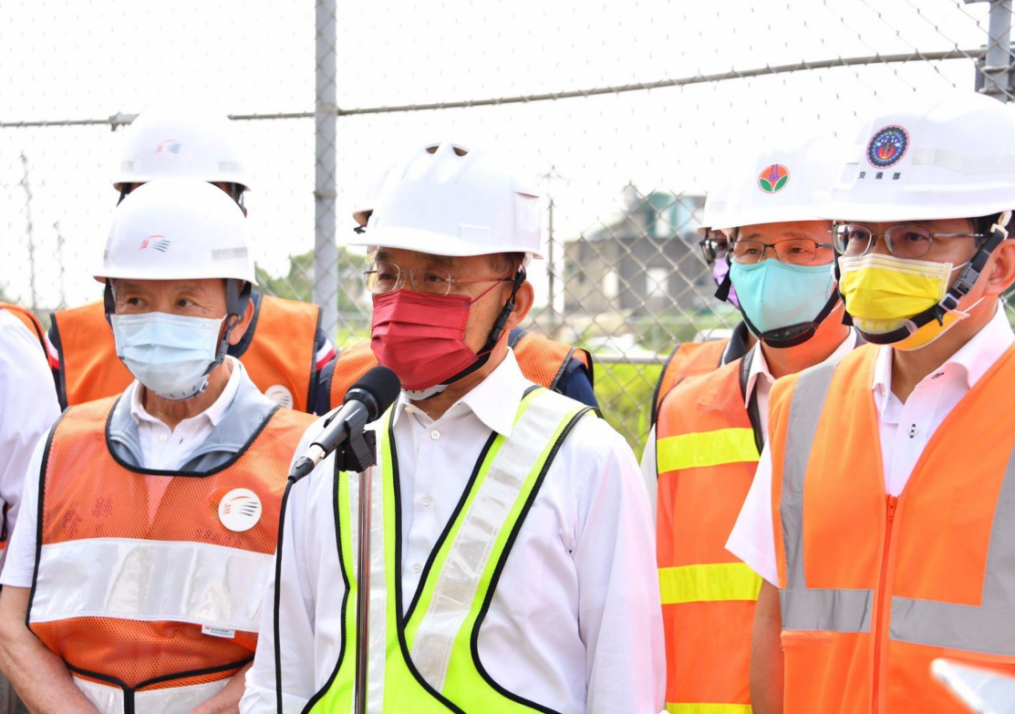 ▲行政院長蘇貞昌赴苗栗視察高鐵邊坡滑動搶修情形。（圖／行政院提供）