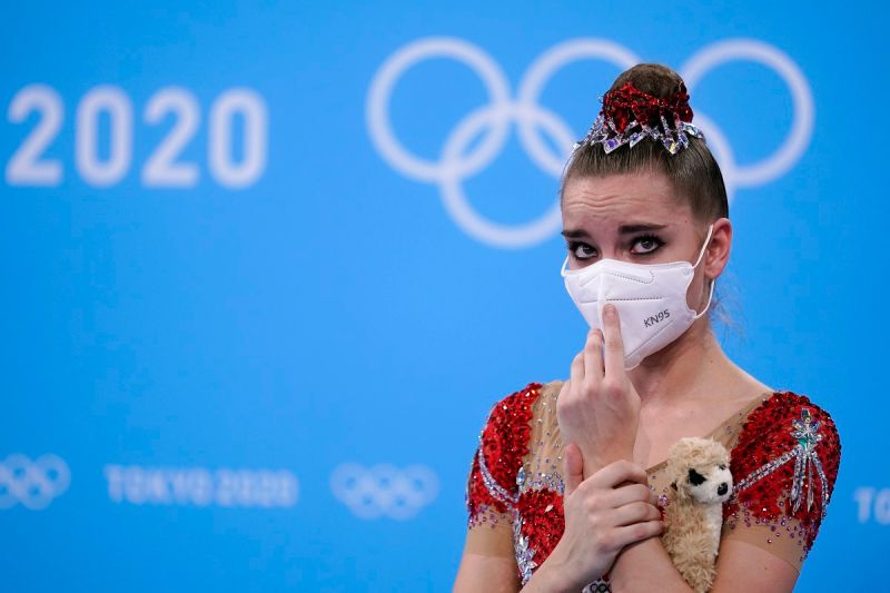 ▲東京奧運體操個人全能，俄羅斯體操名將Dina Averina不敵以色列好手收下銀牌淚崩，直批裁判「就是不想讓我贏」。（圖／美聯社／達志影像）