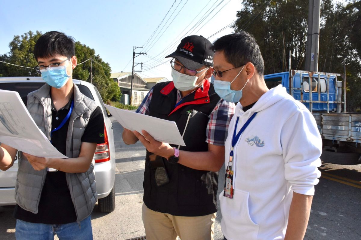 ▲經發局長張峯源實地現勘豐洲二期園區用地(圖／經發局提供2021.8.8)