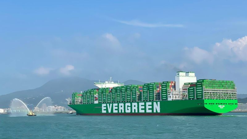 長榮全新2.4萬TEU貨櫃船　長範輪首航台北港
