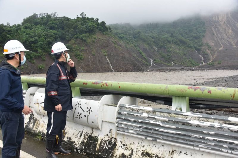 ▲由於高雄市及屏東縣山區在這波豪雨中有不小災情，高雄市及屏東縣山區6個區鄉明日停班停課。（圖／翻攝自陳其邁臉書專頁）